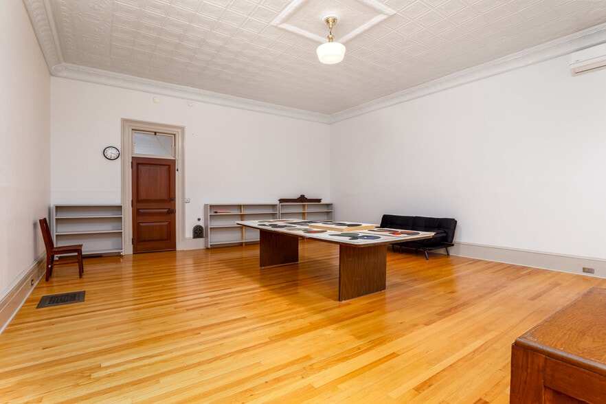 More Photos Of 85 Hone St, Kingston Specialty For Sale