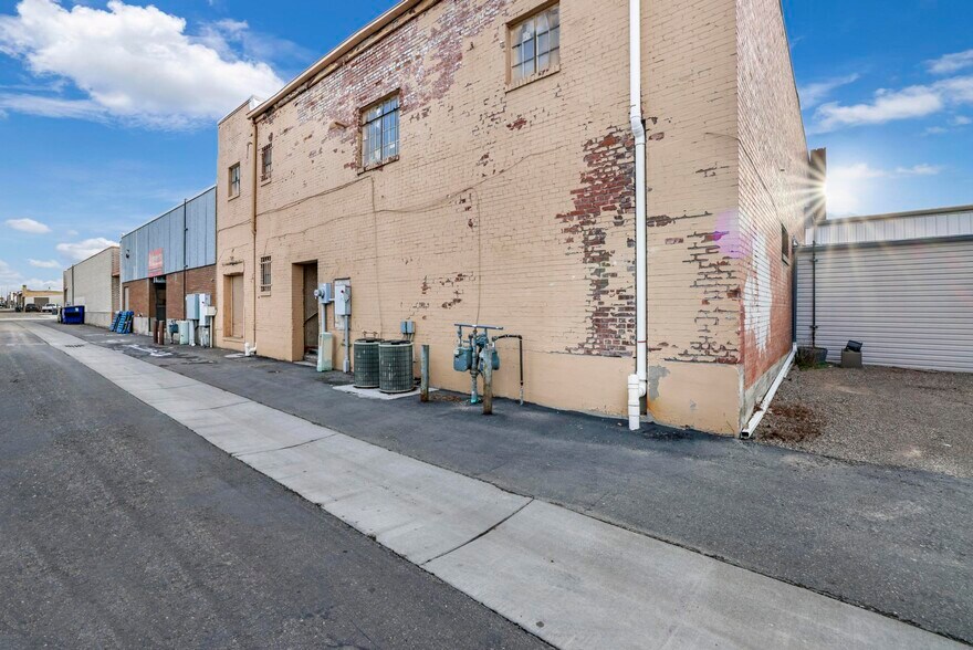 More Photos Of 233 Main Ave E, Twin Falls Storefront For Sale