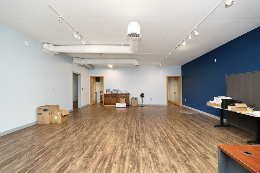 More Photos Of 1125 Westport Dr, Manhattan Office For Lease