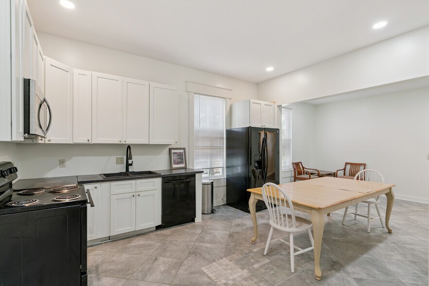 More Photos Of 1113 Grant St, Brunswick Apartments For Sale