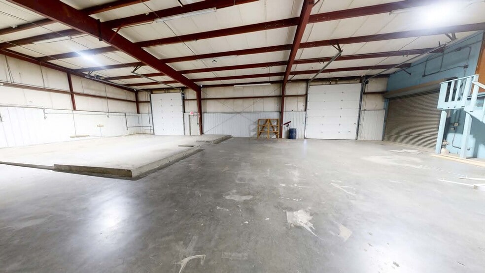 More Photos Of 1008 S Clayton St, Springdale Warehouse For Lease