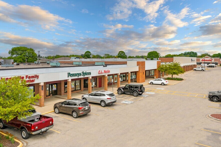 More Photos Of 1319-1413 Creston Park Dr, Janesville Storefront For Sale