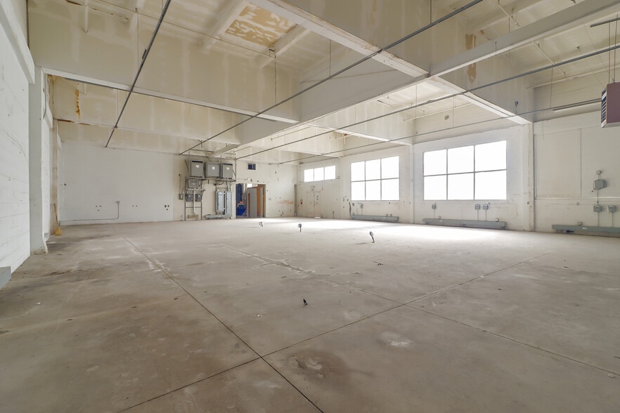 More Photos Of 1722 15th St, Oakland Warehouse For Lease