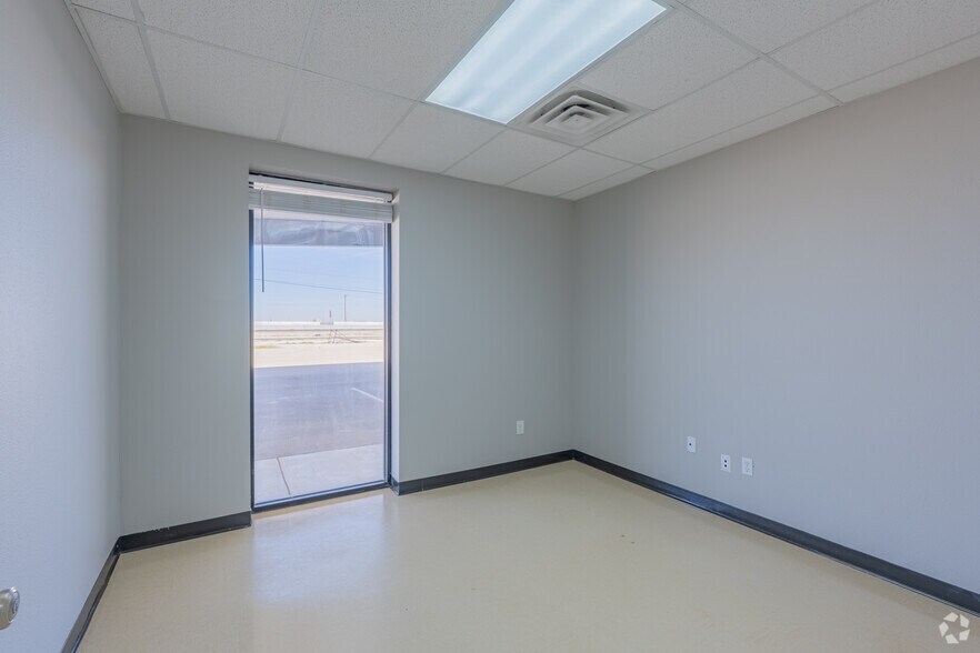 More Photos Of 8511 W Interstate 20, Midland Warehouse For Lease