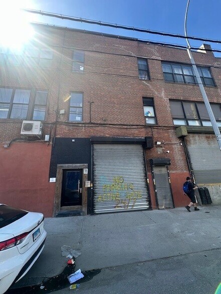 More Photos Of 175 Walnut Ave, Bronx Warehouse For Lease