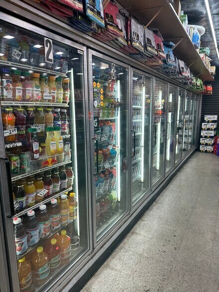 More Photos Of 16798 N Miami Ave, North Miami Beach Convenience Store For Sale