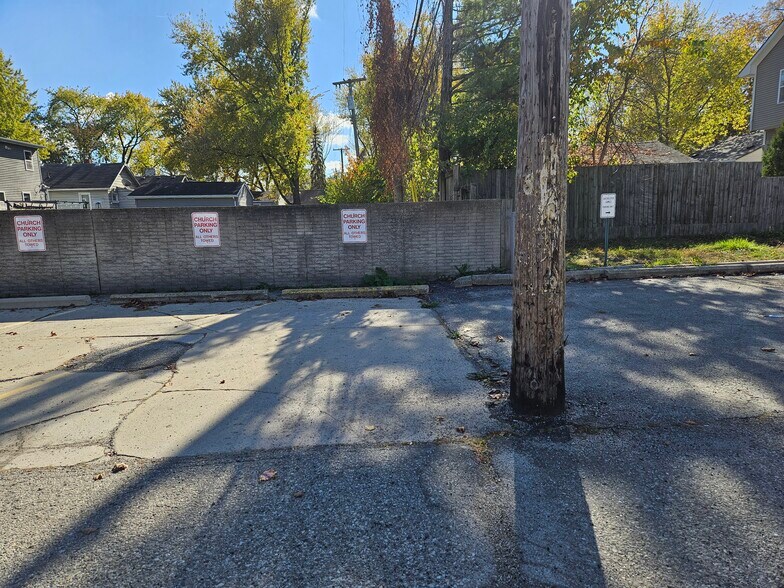 More Photos Of 3947 12 Mile Rd, Berkley Storefront Retail Residential For Lease