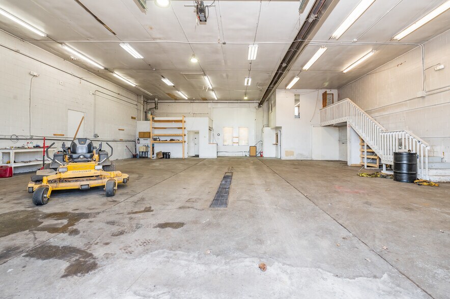 More Photos Of 127 Basin St, Hebron Warehouse For Sale
