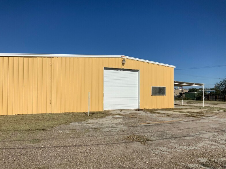 More Photos Of 504 N 2nd St, Carrizo Springs Warehouse For Sale
