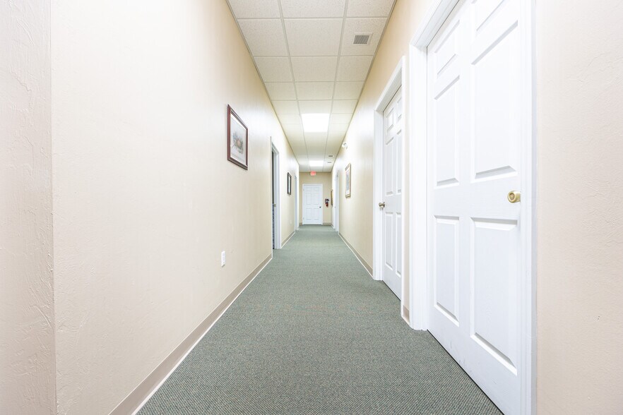 More Photos Of 165 SW Vision Gln, Lake City Office For Sale