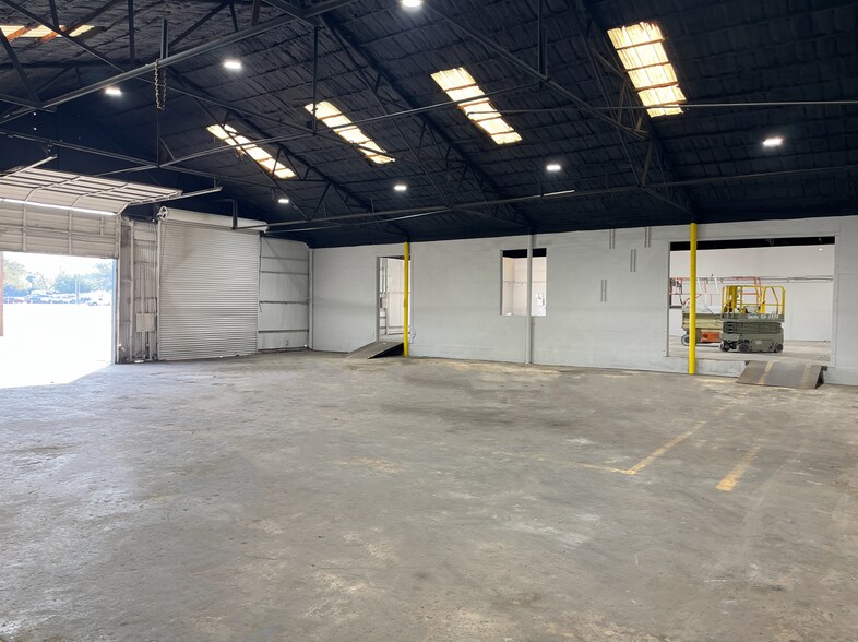 More Photos Of 5504 Forest Hill Dr, Fort Worth Warehouse For Sale