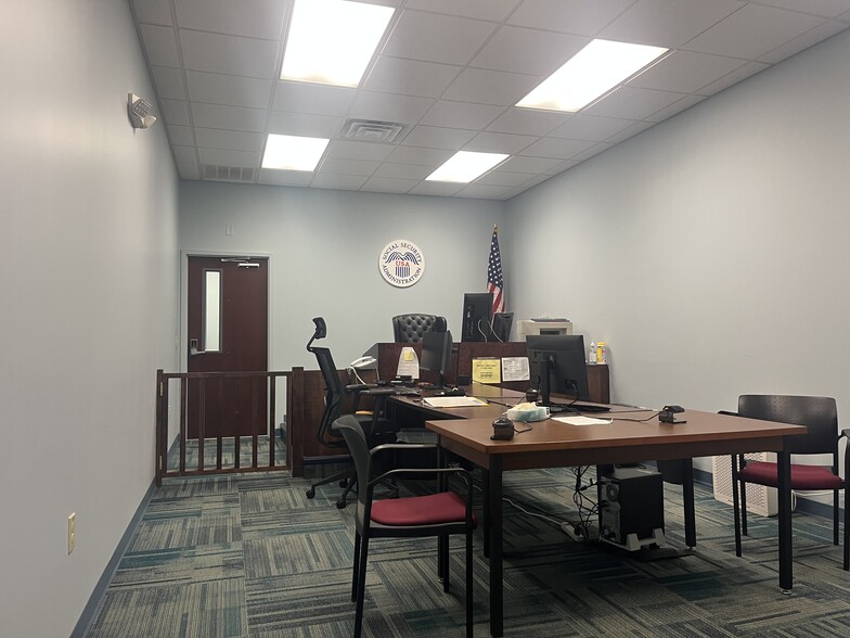 More Photos Of 609 Shipyard Blvd, Wilmington Office For Sale