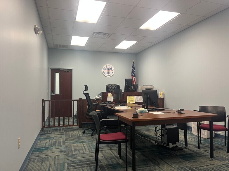 More Photos Of 609 Shipyard Blvd, Wilmington Office For Sale