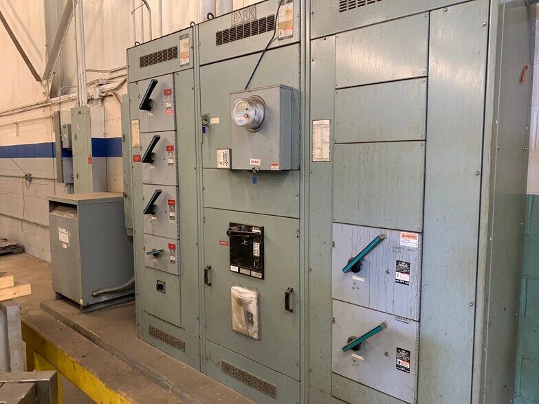 More Photos Of 6633 Diplomat Dr, Sterling Heights Manufacturing For Lease