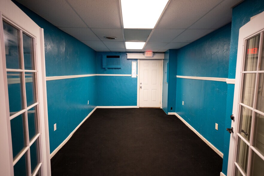 More Photos Of 608 Main St, Pittsburgh Freestanding For Lease