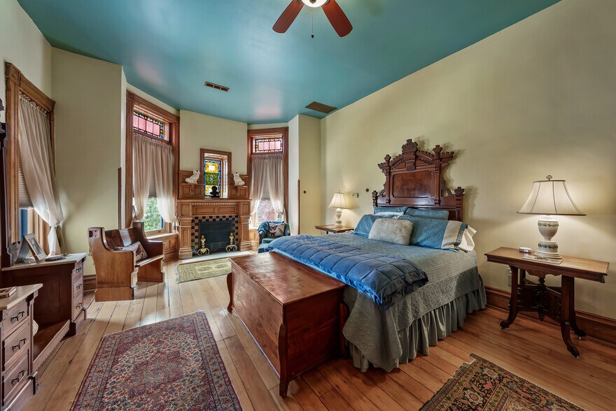 More Photos Of 809 Hall St, Saint Joseph Hospitality For Sale