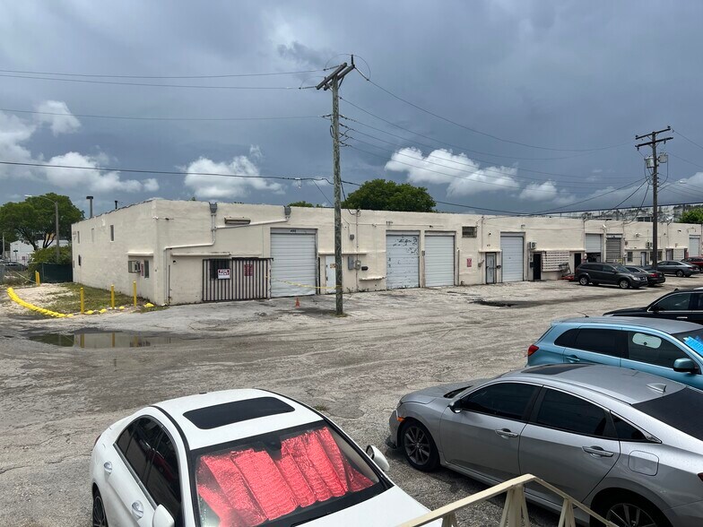 More Photos Of 400-490 SE 11th Ave, Hialeah Warehouse For Lease