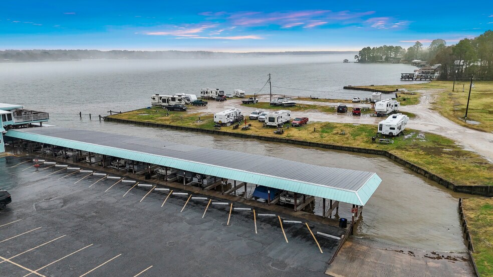 More Photos Of 371 Navaho Trl, Onalaska Trailer Camper Park For Sale