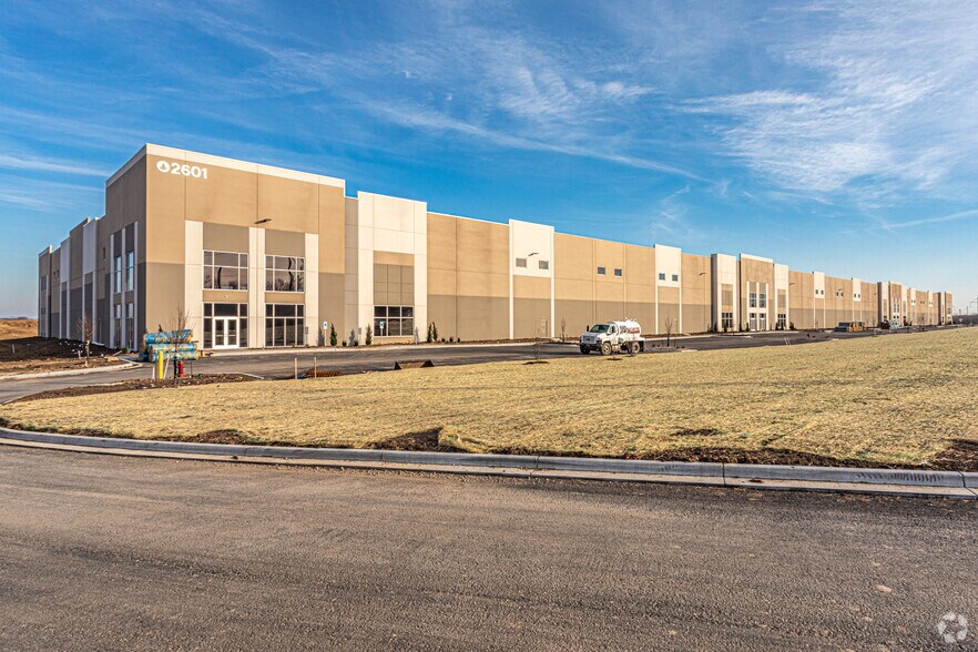 More Photos Of 2601 Hughes Rd, Liberty Distribution For Lease