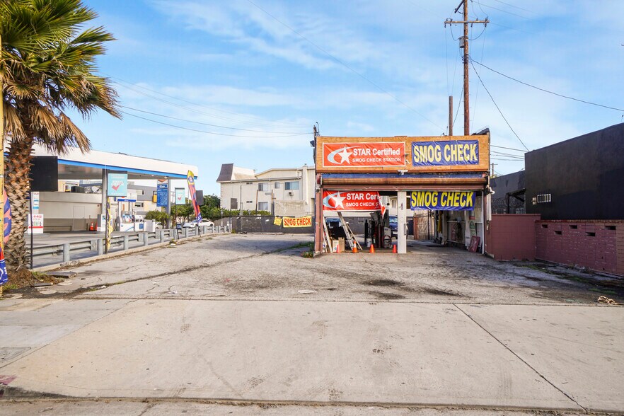 More Photos Of 2422 Lincoln Blvd, Venice Freestanding For Sale