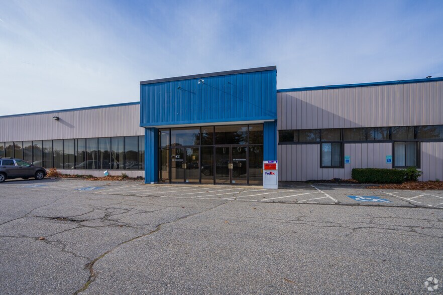 More Photos Of 126 Merrimack St, Methuen Manufacturing For Lease