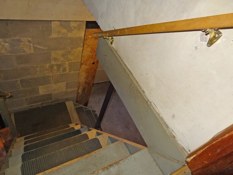 More Photos Of 93 Maple Ave, Morgantown Office For Sale