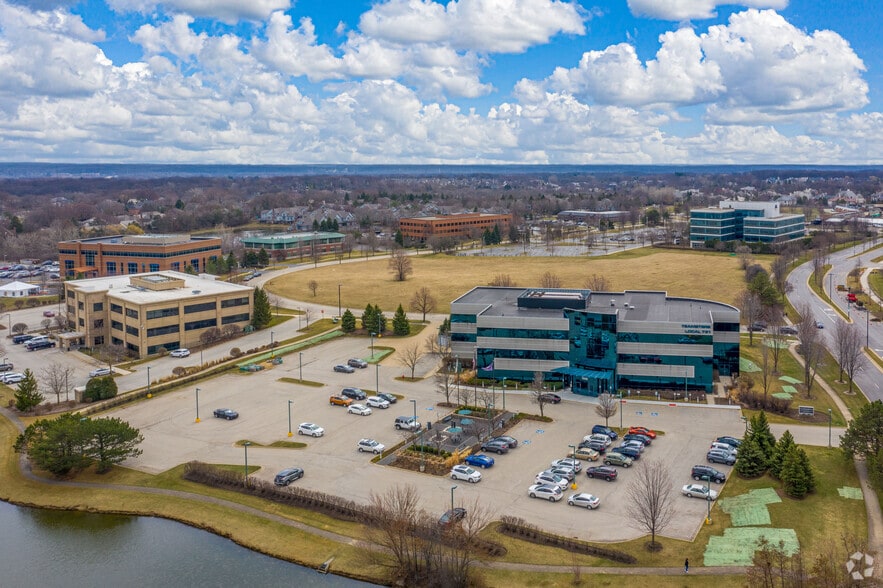 More Photos Of 1000 Burr Ridge Pky, Burr Ridge Office For Lease