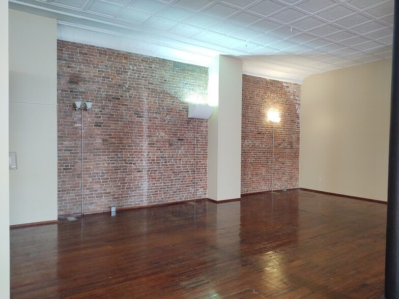 More Photos Of 163 E Center St, Marion Office For Lease