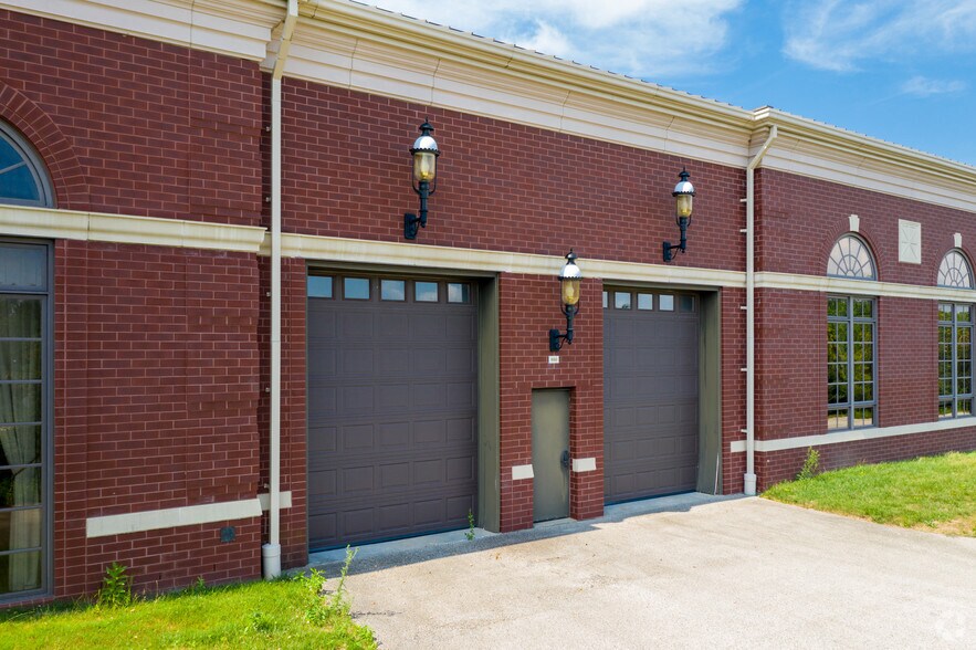 More Photos Of 5 Apollo Rd, Plymouth Meeting Research And Development For Lease