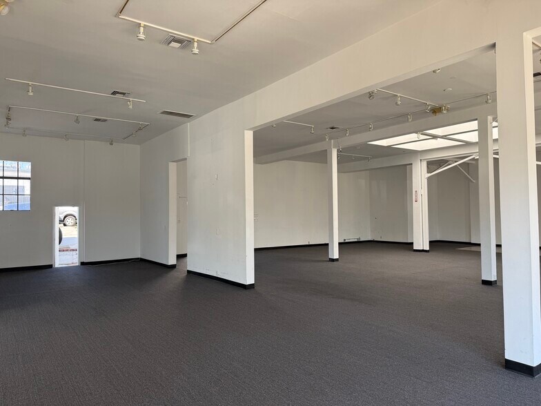 More Photos Of 8069 Beverly Blvd, Los Angeles Storefront Retail Office For Lease