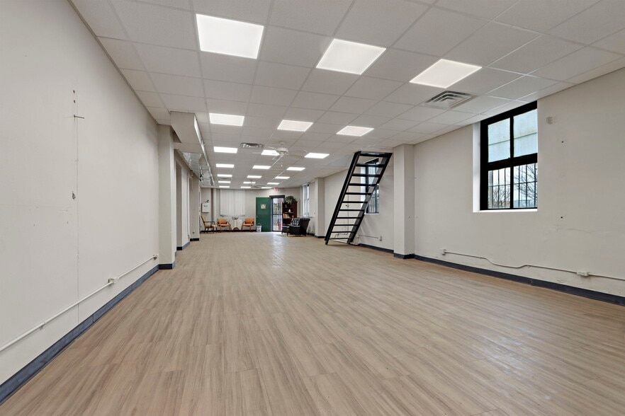 More Photos Of 1346 54th St, Kenosha Warehouse For Sale