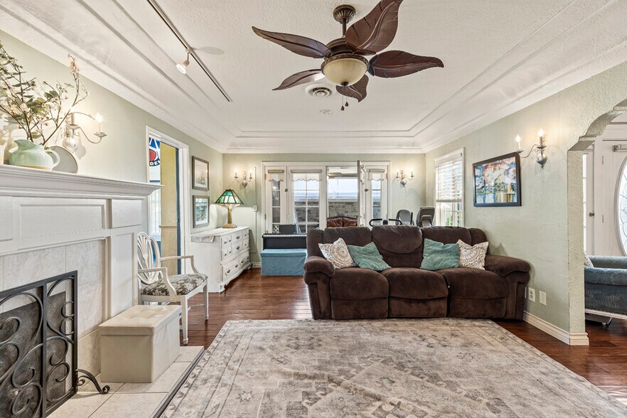 More Photos Of 906 E Commonwealth Ave, Fullerton Storefront For Sale