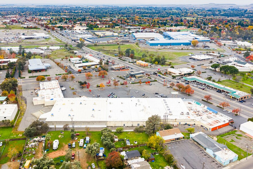 More Photos Of 1815-1985 Oro Dam Blvd E, Oroville Department Store For Sale