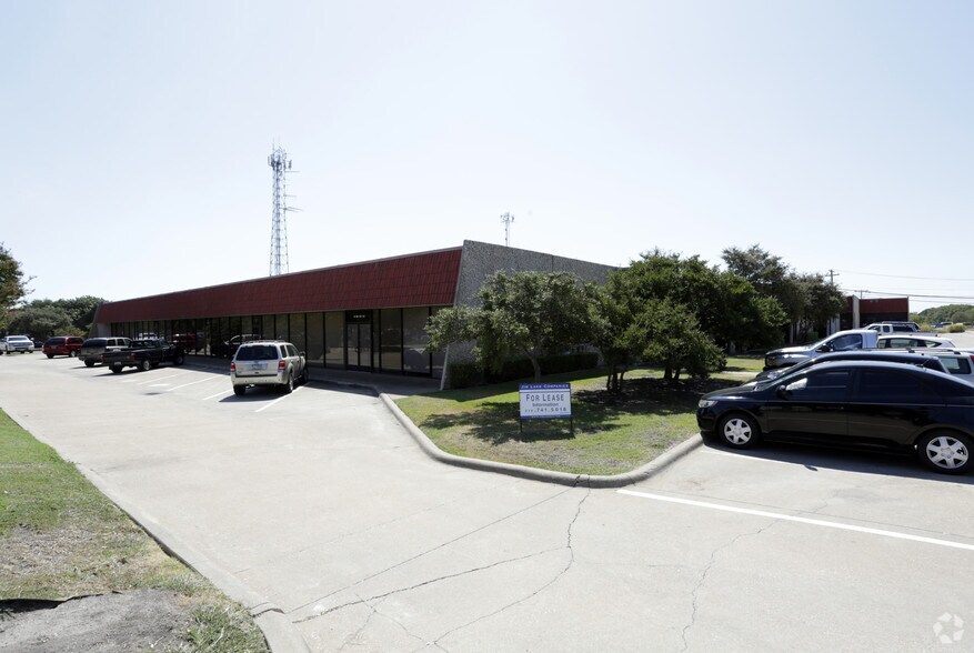 More Photos Of 1408-1410 Summit Ave, Plano Showroom For Lease