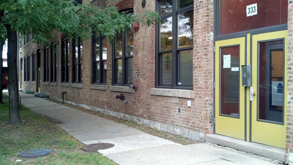 More Photos Of 333 N Oakley Blvd, Chicago Light Distribution For Lease