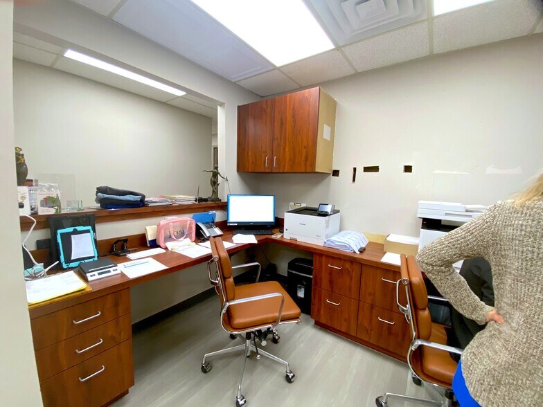 More Photos Of 9430 Turkey Lake Rd, Orlando Office For Sale