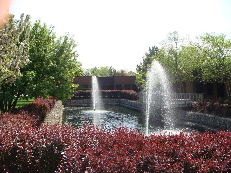 More Photos Of 657 E Golf Rd, Arlington Heights Unknown For Lease