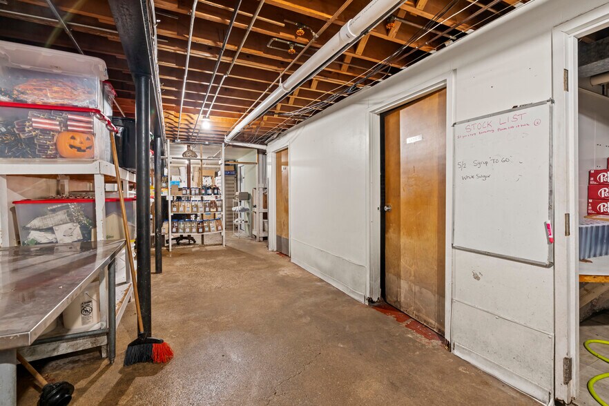 More Photos Of 2604 Custer St, Manitowoc General Retail For Sale