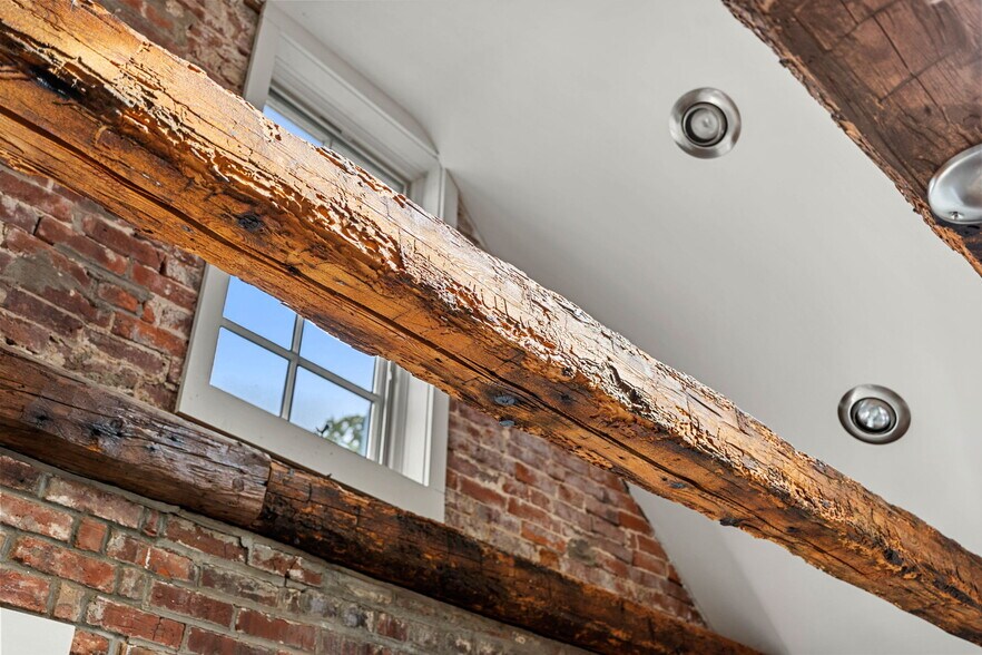 More Photos Of 8 Essex St, Salem Office For Sale