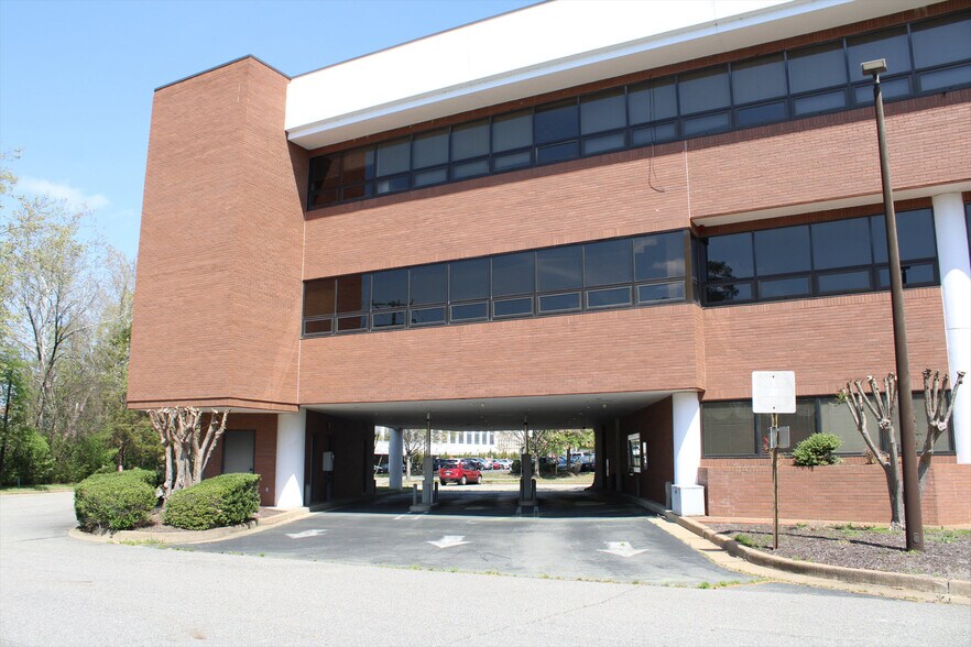 More Photos Of 1650 Willow Lawn Dr, Richmond Office For Sale