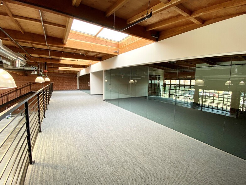 More Photos Of 2216 Federal Ave, Los Angeles Loft Creative Space For Lease