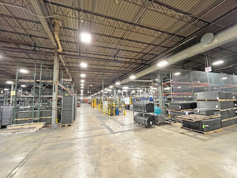 More Photos Of 5858 W 73rd St, Bedford Park Manufacturing For Sale