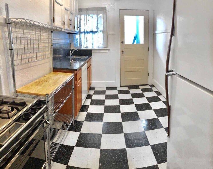 More Photos Of 2308-2326 SW Osage St, Portland Apartments For Sale