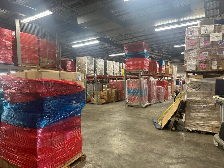 More Photos Of 4913 W Laurel St, Tampa Light Distribution For Lease