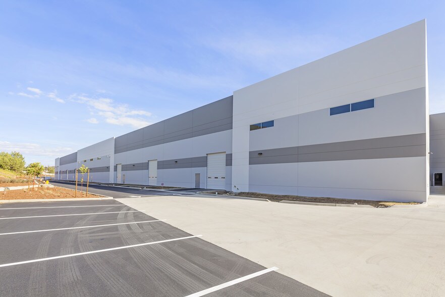 More Photos Of 2882 Whiptail Loop E, Carlsbad Warehouse For Lease