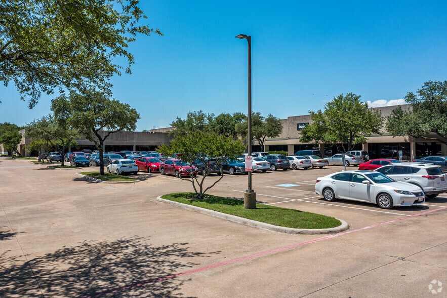 More Photos Of 2025 Royal Ln, Dallas Distribution For Lease