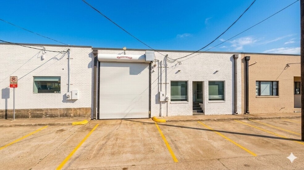 Primary Photo Of 2007-2009 Farrington St, Dallas Distribution For Lease