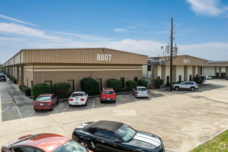 More Photos Of 8807-8815 Emmott Rd, Houston Unknown For Lease