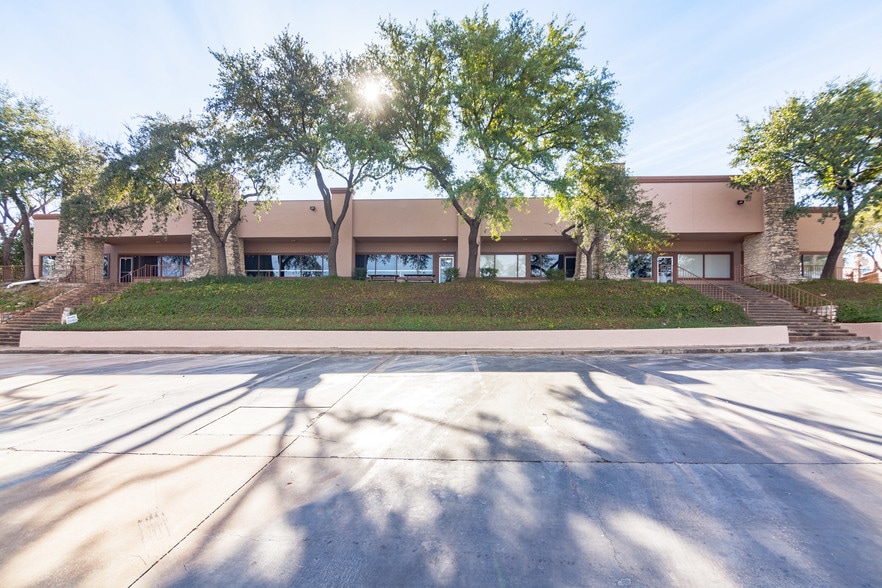 More Photos Of 900 Round Rock Ave, Round Rock Medical For Lease