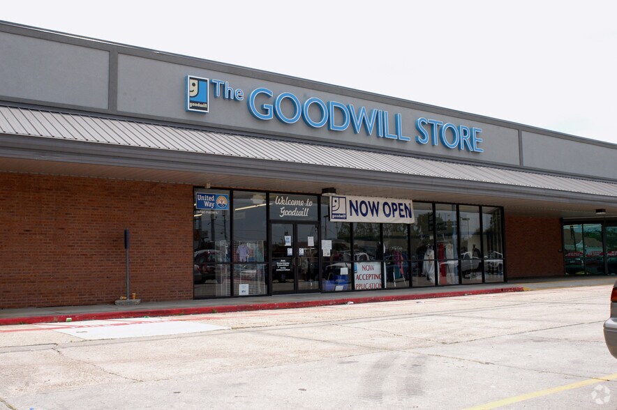 More Photos Of 9303-9323 Jefferson Hwy, River Ridge Freestanding For Lease